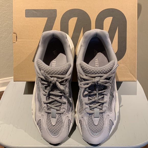 Men’s Barely Worn Adidas Yeezy Boost 700v2 Static size 10 with box - Picture 5 of 8